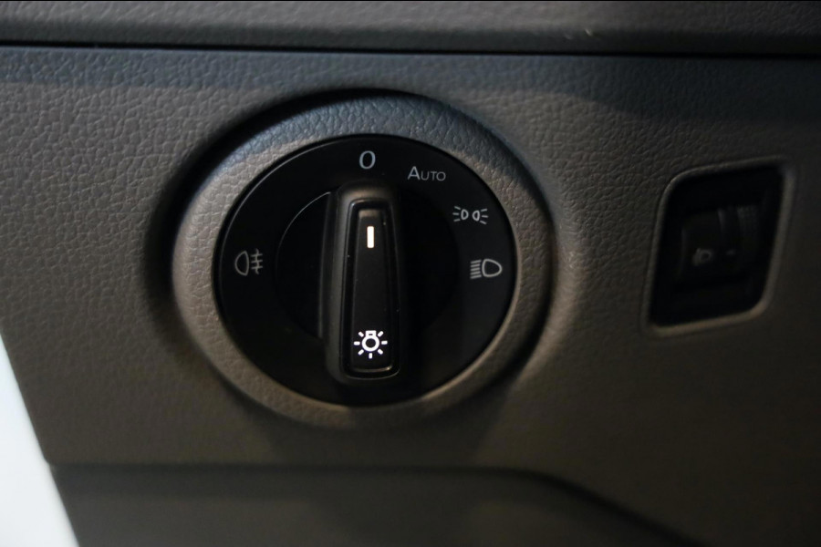 Volkswagen Crafter 35 2.0 TDI L3/H2 140PK AUTOMAAT CAMERA PDC AIRCO NAVI BJ 24 TOPSTAAT ALS NIEUW LEASE V/A 142,- p.m. INRUIL MOG