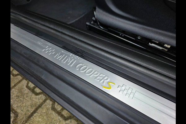 MINI Mini Electric Yours 33 kWh / NAP / 1 EIGENAAR / DEALER ONDERH. / STOELVERW. / CAMERA / KEYLESS / LEDER / PANO / DAB+ / HUD !