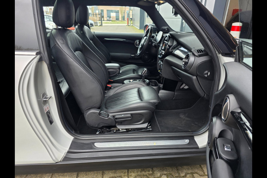 MINI Mini Electric Yours 33 kWh / NAP / 1 EIGENAAR / DEALER ONDERH. / STOELVERW. / CAMERA / KEYLESS / LEDER / PANO / DAB+ / HUD !