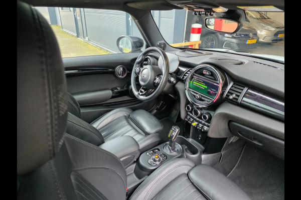 MINI Mini Electric Yours 33 kWh / NAP / 1 EIGENAAR / DEALER ONDERH. / STOELVERW. / CAMERA / KEYLESS / LEDER / PANO / DAB+ / HUD !