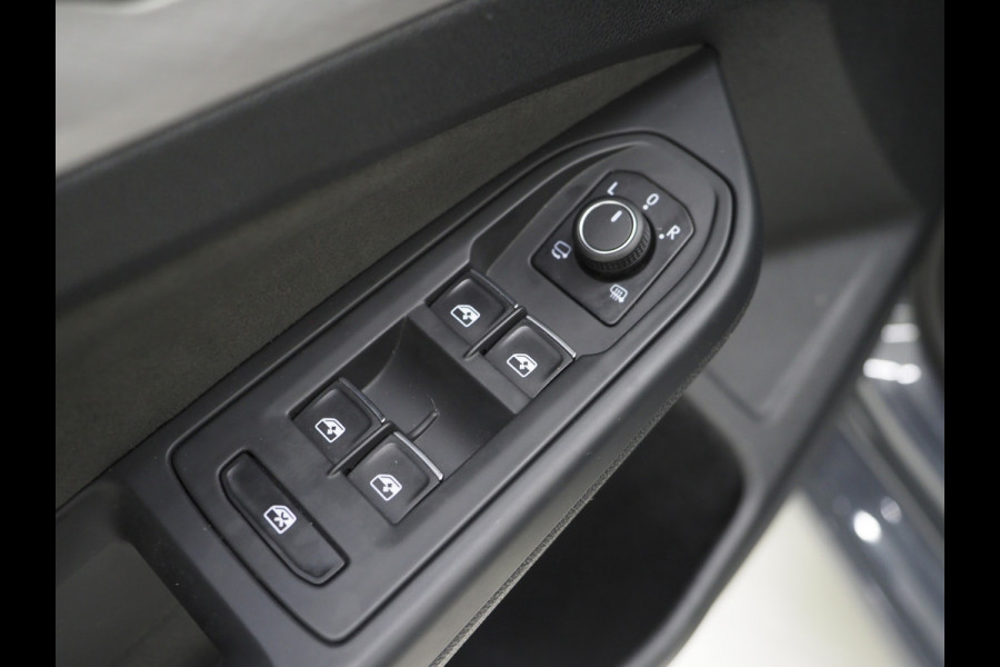 Volkswagen Golf Variant 1.0 TSI | Sportstoelen | Adaptive Cruise | Camera | Dodehoek | Stoelverwarming | DAB | Carplay