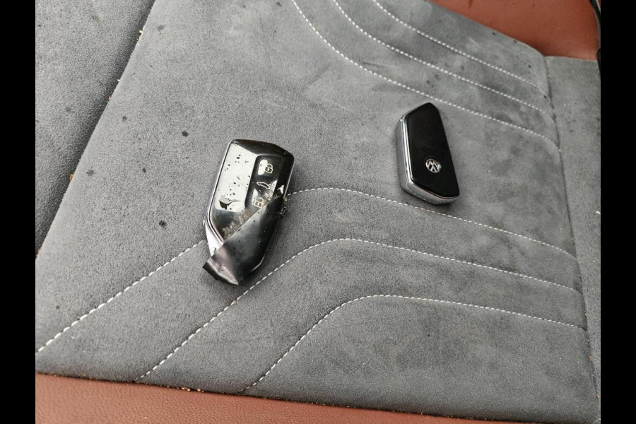 Volkswagen ID.4 First 77 kWh NL-AUTO |WARMTE POMP | STOEL VERWARMING