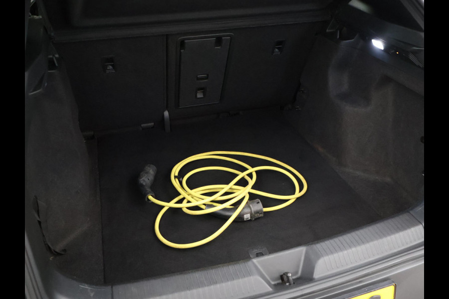 Volkswagen ID.4 GTX 4MOTION 77 kWh 300 PK + TREKHAAK | SFEERVERL. | 360 CAMERA | STUUR/STOELVERW. | ORIG. NL