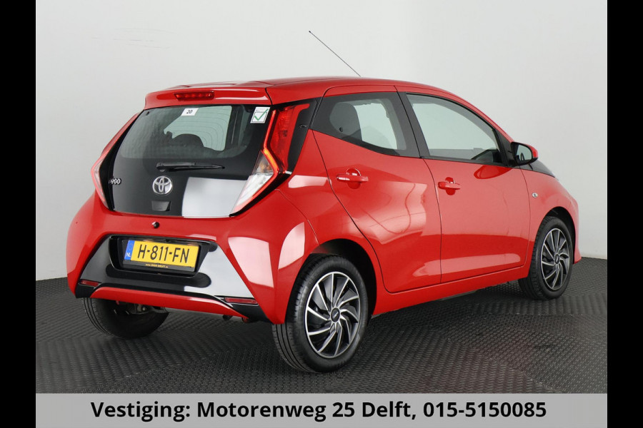 Toyota Aygo 1.0 VVT-i X-PLAY CARPLAY NAVI GARANTIE 2030* . CAMERA . DEALER ONDERHOUDEN . APPLE CARPLAY & ANDROID AUTO