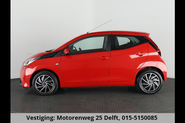 Toyota Aygo 1.0 VVT-i X-PLAY CARPLAY NAVI GARANTIE 2030* . CAMERA . DEALER ONDERHOUDEN . APPLE CARPLAY & ANDROID AUTO