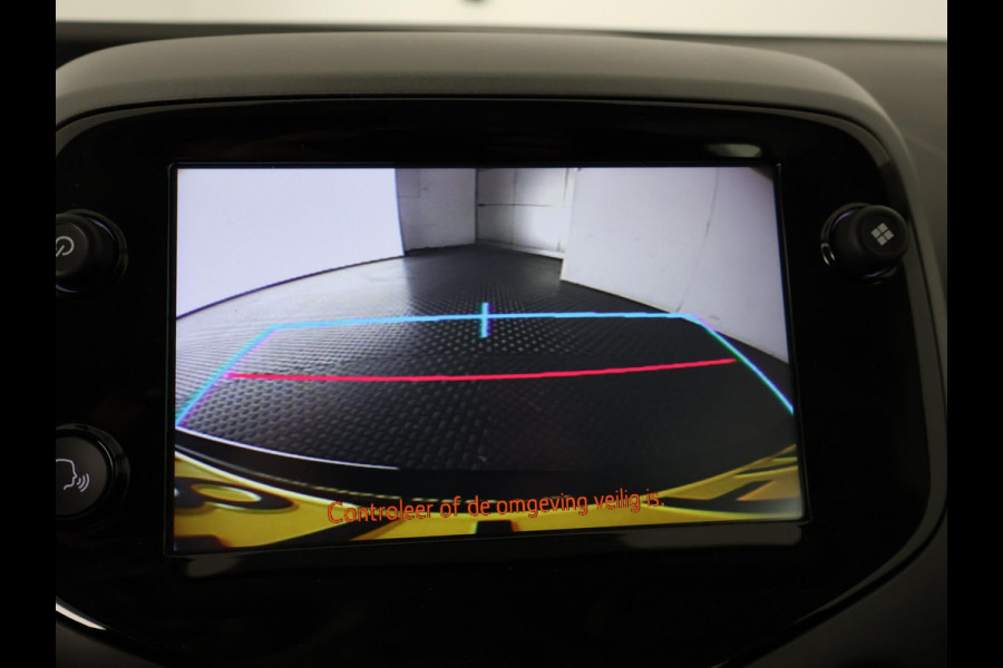 Toyota Aygo 1.0 VVT-i X-PLAY CARPLAY NAVI GARANTIE 2030* . CAMERA . DEALER ONDERHOUDEN . APPLE CARPLAY & ANDROID AUTO