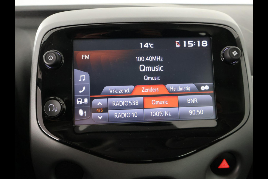 Toyota Aygo 1.0 VVT-i X-PLAY CARPLAY NAVI GARANTIE 2030* . CAMERA . DEALER ONDERHOUDEN . APPLE CARPLAY & ANDROID AUTO