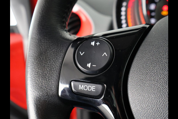 Toyota Aygo 1.0 VVT-i X-PLAY CARPLAY NAVI GARANTIE 2030* . CAMERA . DEALER ONDERHOUDEN . APPLE CARPLAY & ANDROID AUTO