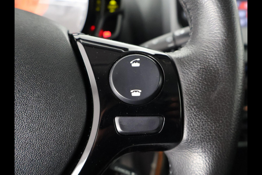 Toyota Aygo 1.0 VVT-i X-PLAY CARPLAY NAVI GARANTIE 2030* . CAMERA . DEALER ONDERHOUDEN . APPLE CARPLAY & ANDROID AUTO