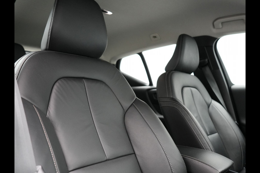 Volvo XC40 T4 Recharge Inscription 211pk PHEV Dealer O.H. | Trekhaak Af Fabriek | Adaptive Cruise | 360 Camera | Lederen Sportstoelen Memory & Verwarmd | Stuur Verwarmd | Apple Carplay | Keyless | Blis | Navigatie | DAB | Plug In Hybrid