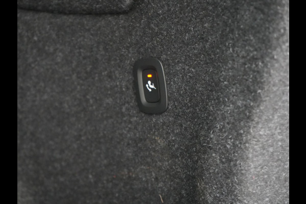 Volvo XC40 T4 Recharge Inscription 211pk PHEV Dealer O.H. | Trekhaak Af Fabriek | Adaptive Cruise | 360 Camera | Lederen Sportstoelen Memory & Verwarmd | Stuur Verwarmd | Apple Carplay | Keyless | Blis | Navigatie | DAB | Plug In Hybrid