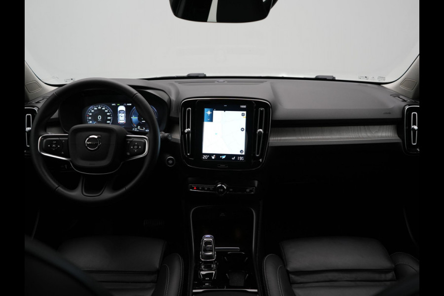 Volvo XC40 T4 Recharge Inscription 211pk PHEV Dealer O.H. | Trekhaak Af Fabriek | Adaptive Cruise | 360 Camera | Lederen Sportstoelen Memory & Verwarmd | Stuur Verwarmd | Apple Carplay | Keyless | Blis | Navigatie | DAB | Plug In Hybrid