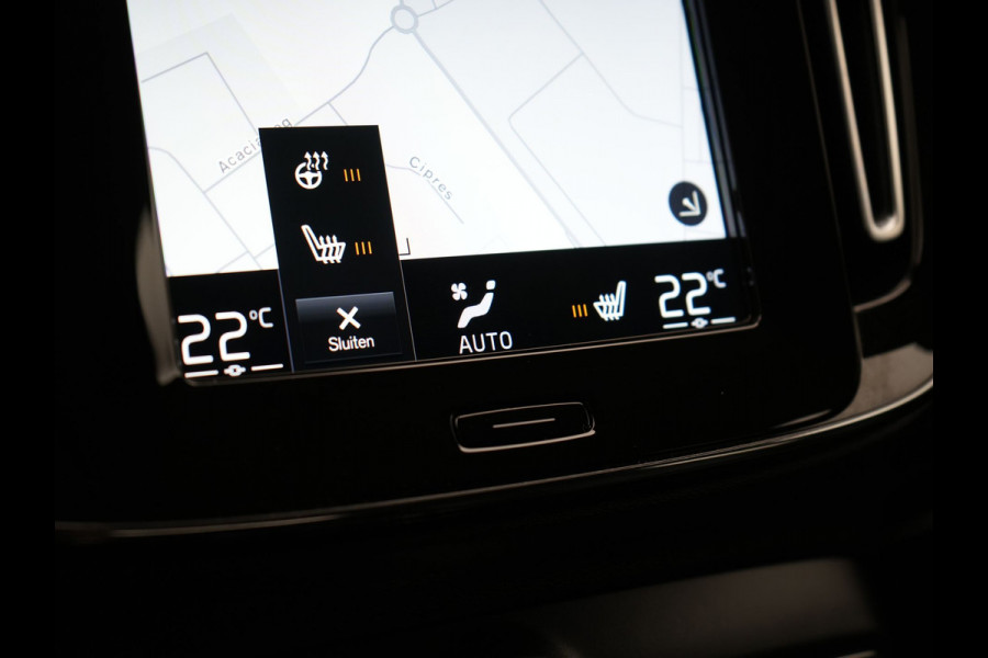 Volvo XC40 T4 Recharge Inscription 211pk PHEV Dealer O.H. | Trekhaak Af Fabriek | Adaptive Cruise | 360 Camera | Lederen Sportstoelen Memory & Verwarmd | Stuur Verwarmd | Apple Carplay | Keyless | Blis | Navigatie | DAB | Plug In Hybrid