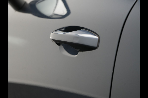 Volvo XC40 T4 Recharge Inscription 211pk PHEV Dealer O.H. | Trekhaak Af Fabriek | Adaptive Cruise | 360 Camera | Lederen Sportstoelen Memory & Verwarmd | Stuur Verwarmd | Apple Carplay | Keyless | Blis | Navigatie | DAB | Plug In Hybrid