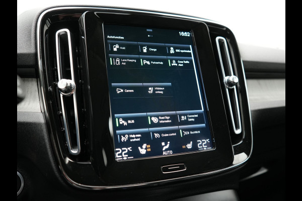 Volvo XC40 T4 Recharge Inscription 211pk PHEV Dealer O.H. | Trekhaak Af Fabriek | Adaptive Cruise | 360 Camera | Lederen Sportstoelen Memory & Verwarmd | Stuur Verwarmd | Apple Carplay | Keyless | Blis | Navigatie | DAB | Plug In Hybrid