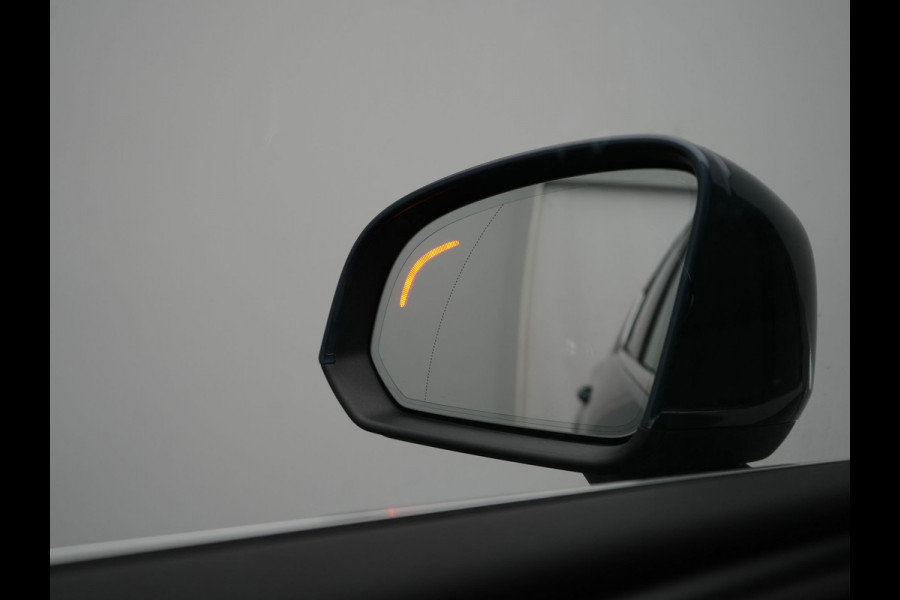 Volvo XC40 T4 Recharge Inscription 211pk PHEV Dealer O.H. | Trekhaak Af Fabriek | Adaptive Cruise | 360 Camera | Lederen Sportstoelen Memory & Verwarmd | Stuur Verwarmd | Apple Carplay | Keyless | Blis | Navigatie | DAB | Plug In Hybrid