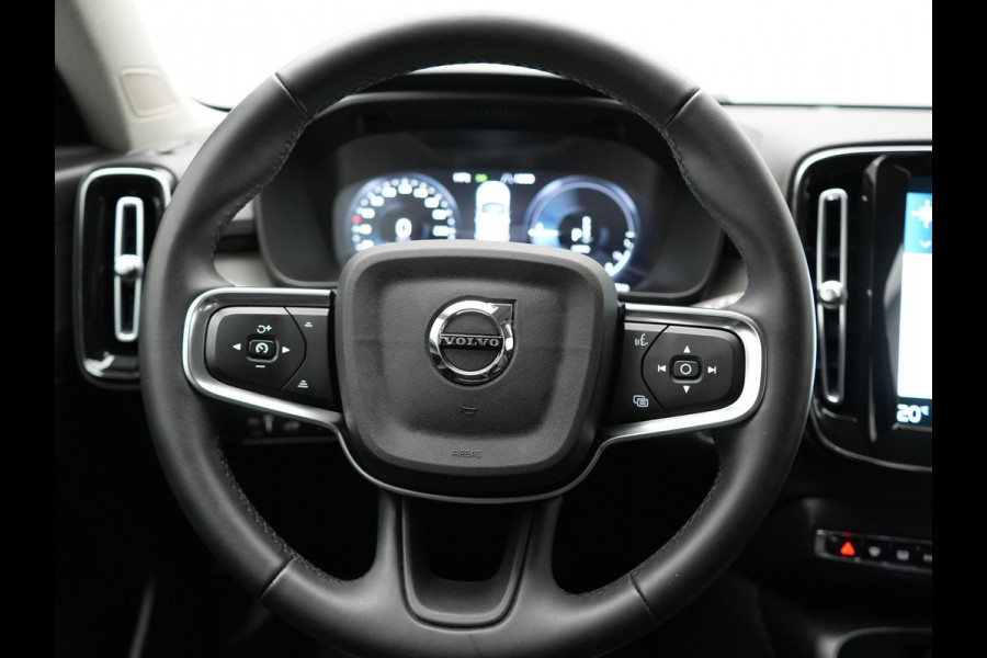 Volvo XC40 T4 Recharge Inscription 211pk PHEV Dealer O.H. | Trekhaak Af Fabriek | Adaptive Cruise | 360 Camera | Lederen Sportstoelen Memory & Verwarmd | Stuur Verwarmd | Apple Carplay | Keyless | Blis | Navigatie | DAB | Plug In Hybrid