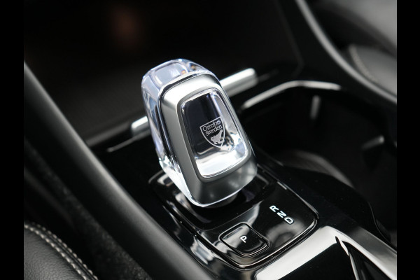 Volvo XC40 T4 Recharge Inscription 211pk PHEV Dealer O.H. | Trekhaak Af Fabriek | Adaptive Cruise | 360 Camera | Lederen Sportstoelen Memory & Verwarmd | Stuur Verwarmd | Apple Carplay | Keyless | Blis | Navigatie | DAB | Plug In Hybrid
