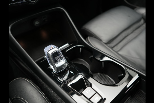 Volvo XC40 T4 Recharge Inscription 211pk PHEV Dealer O.H. | Trekhaak Af Fabriek | Adaptive Cruise | 360 Camera | Lederen Sportstoelen Memory & Verwarmd | Stuur Verwarmd | Apple Carplay | Keyless | Blis | Navigatie | DAB | Plug In Hybrid