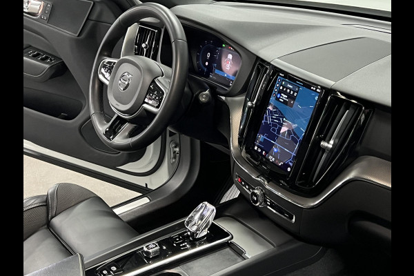 Volvo XC60 2.0 T6 Plug-in hybrid AWD Plus Dark Trekhaak | Adapt. cruise | Open dak | Stuur-/stoelverwarming | Achteruitrij camera | Memory | Carplay