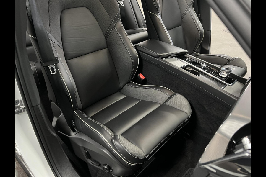 Volvo XC60 2.0 T6 Plug-in hybrid AWD Plus Dark Trekhaak | Adapt. cruise | Open dak | Stuur-/stoelverwarming | Achteruitrij camera | Memory | Carplay