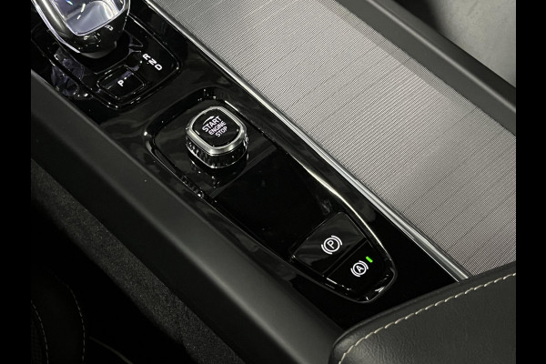 Volvo XC60 2.0 T6 Plug-in hybrid AWD Plus Dark Trekhaak | Adapt. cruise | Open dak | Stuur-/stoelverwarming | Achteruitrij camera | Memory | Carplay