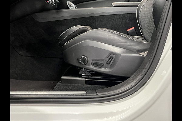 Volvo XC60 2.0 T6 Plug-in hybrid AWD Plus Dark Trekhaak | Adapt. cruise | Open dak | Stuur-/stoelverwarming | Achteruitrij camera | Memory | Carplay