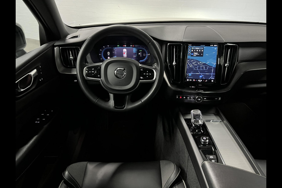 Volvo XC60 2.0 T6 Plug-in hybrid AWD Plus Dark Trekhaak | Adapt. cruise | Open dak | Stuur-/stoelverwarming | Achteruitrij camera | Memory | Carplay