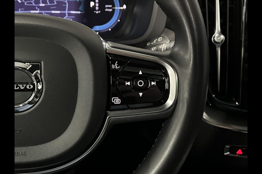Volvo XC60 2.0 T6 Plug-in hybrid AWD Plus Dark Trekhaak | Adapt. cruise | Open dak | Stuur-/stoelverwarming | Achteruitrij camera | Memory | Carplay