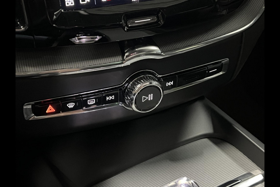 Volvo XC60 2.0 T6 Plug-in hybrid AWD Plus Dark Trekhaak | Adapt. cruise | Open dak | Stuur-/stoelverwarming | Achteruitrij camera | Memory | Carplay