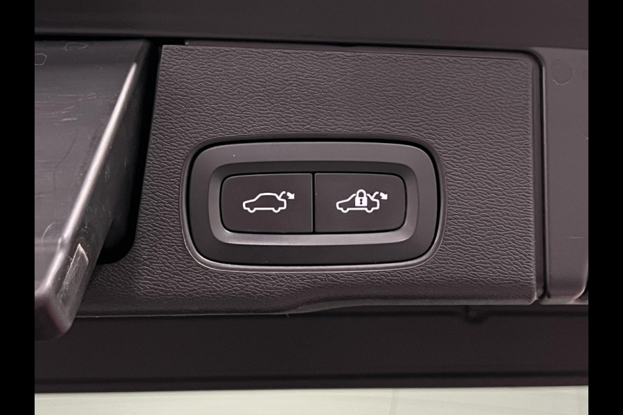 Volvo XC60 2.0 T6 Plug-in hybrid AWD Plus Dark Trekhaak | Adapt. cruise | Open dak | Stuur-/stoelverwarming | Achteruitrij camera | Memory | Carplay
