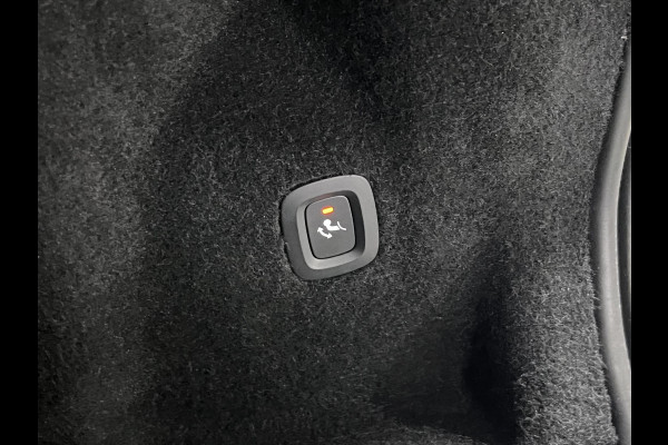 Volvo XC60 2.0 T6 Plug-in hybrid AWD Plus Dark Trekhaak | Adapt. cruise | Open dak | Stuur-/stoelverwarming | Achteruitrij camera | Memory | Carplay