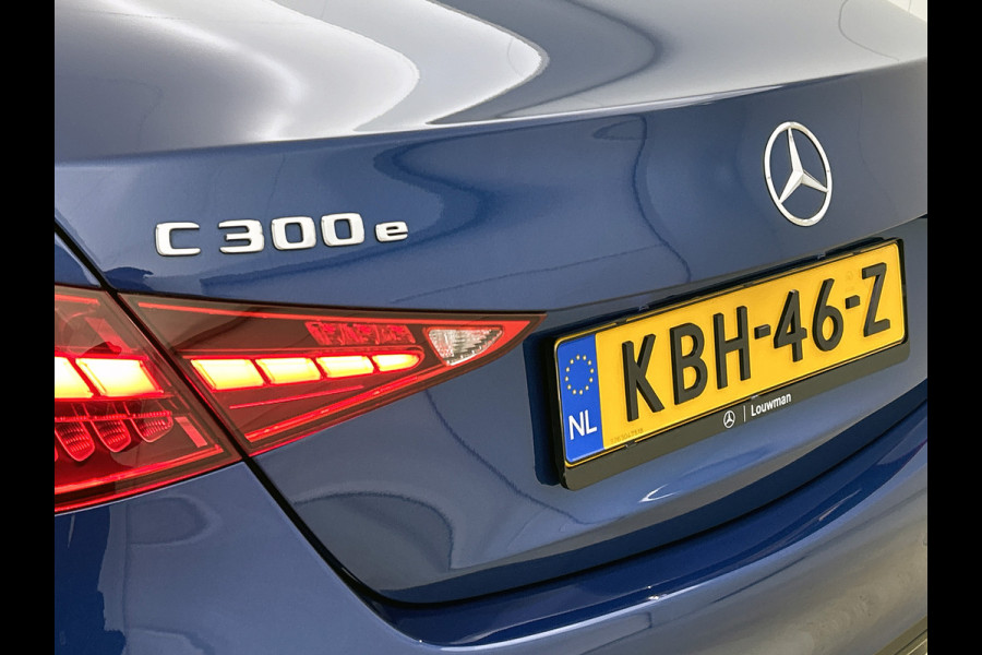 Mercedes-Benz C-Klasse 300 e AMG Plug-In Hybride Trekhaak | AMG LIne | Night Pakket | Memory Voorstoelen | Ledkoplampen | Inclusief 24 maanden Mercedes-Benz Certified garantie voor Europa.