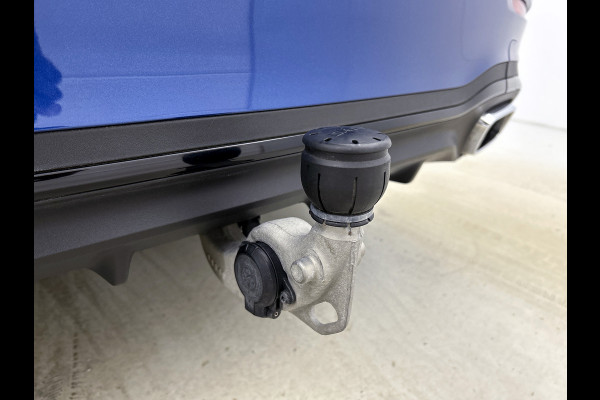 Mercedes-Benz C-Klasse 300 e AMG Plug-In Hybride Trekhaak | AMG LIne | Night Pakket | Memory Voorstoelen | Ledkoplampen | Inclusief 24 maanden Mercedes-Benz Certified garantie voor Europa.