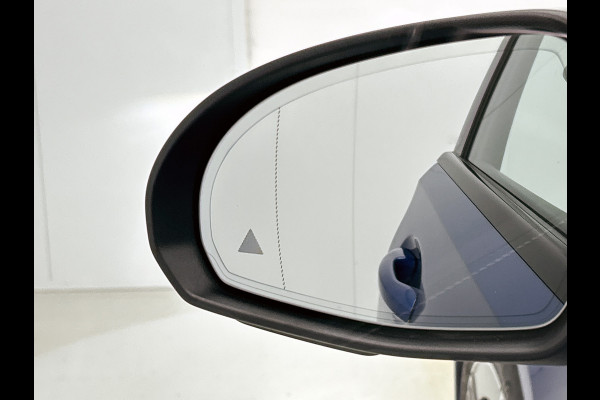 Mercedes-Benz C-Klasse 300 e AMG Plug-In Hybride Trekhaak | AMG LIne | Night Pakket | Memory Voorstoelen | Ledkoplampen | Inclusief 24 maanden Mercedes-Benz Certified garantie voor Europa.