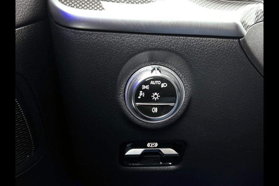 Mercedes-Benz C-Klasse 300 e AMG Plug-In Hybride Trekhaak | AMG LIne | Night Pakket | Memory Voorstoelen | Ledkoplampen | Inclusief 24 maanden Mercedes-Benz Certified garantie voor Europa.