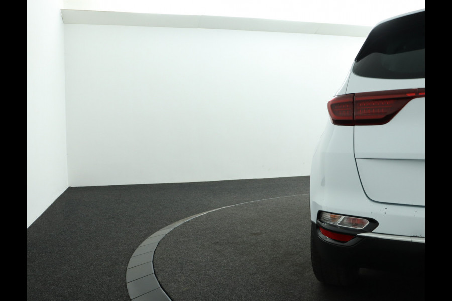 Kia Sportage 1.6 T-GDI 4WD DynamicLine - Rijklaar - Navigatie Full map - trekhaak  - Virena Zekerheidspakket € 895,-