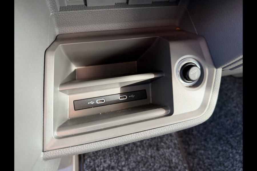 MAN TGE 35 2.0 Lang L4 Super Hoog 177pk bakwagen met Dhollandia laadklep / euro 6 / bpm vrij / vaste prijs rijklaar € 38.950 ex btw / lease vanaf € 636 / zwart metallic