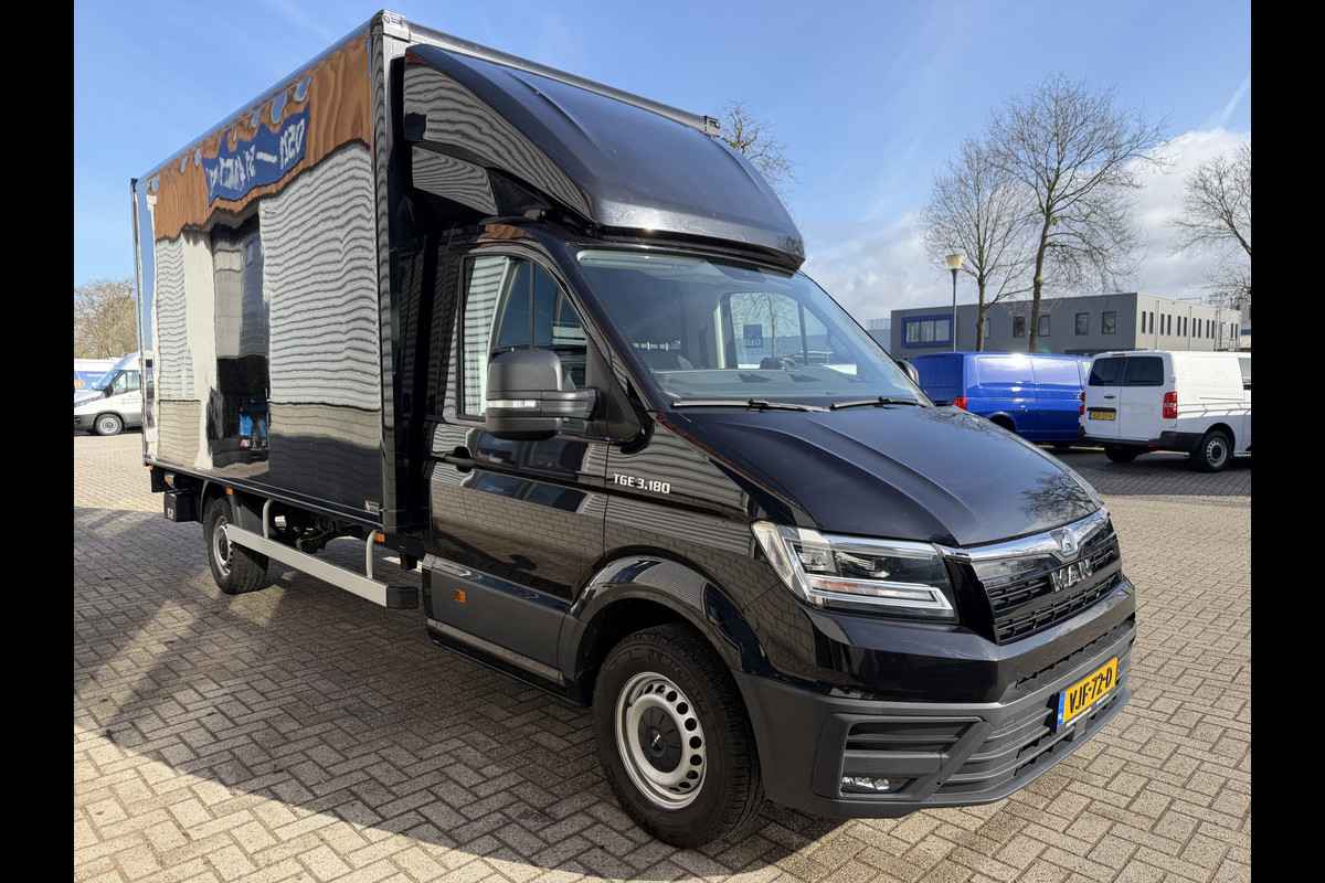 MAN TGE 35 2.0 Lang L4 Super Hoog 177pk bakwagen met Dhollandia laadklep / euro 6 / bpm vrij / vaste prijs rijklaar € 38.950 ex btw / lease vanaf € 636 / zwart metallic