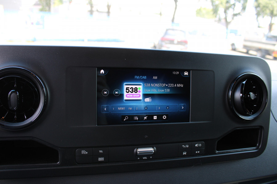 Mercedes-Benz Sprinter 317 CDI L2H2 DC 3500 kg trekhaak, MBUX met camera, Geveerde stoel