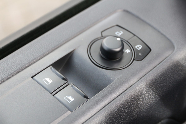 Ford Transit Custom 2.0 TDCI 110 | KAR-edition | Trekhaak | Cruise | Clima..