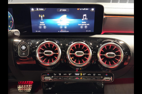 Mercedes-Benz CLA-Klasse 180 Premium Plus AMG-Line Panoramadak | Leder | Memory | Night-pakket | Keyless-Go | Multibeam LED |