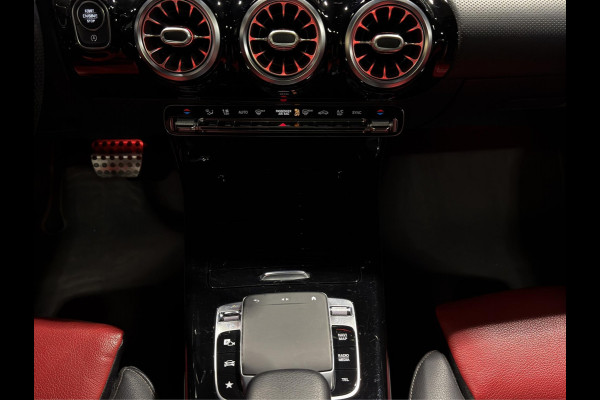 Mercedes-Benz CLA-Klasse 180 Premium Plus AMG-Line Panoramadak | Leder | Memory | Night-pakket | Keyless-Go | Multibeam LED |