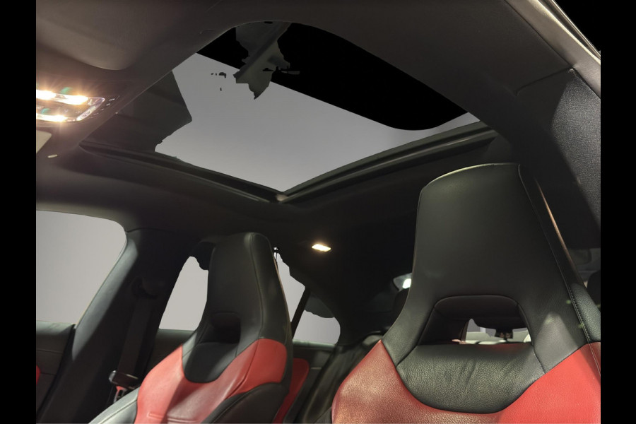 Mercedes-Benz CLA-Klasse 180 Premium Plus AMG-Line Panoramadak | Leder | Memory | Night-pakket | Keyless-Go | Multibeam LED |