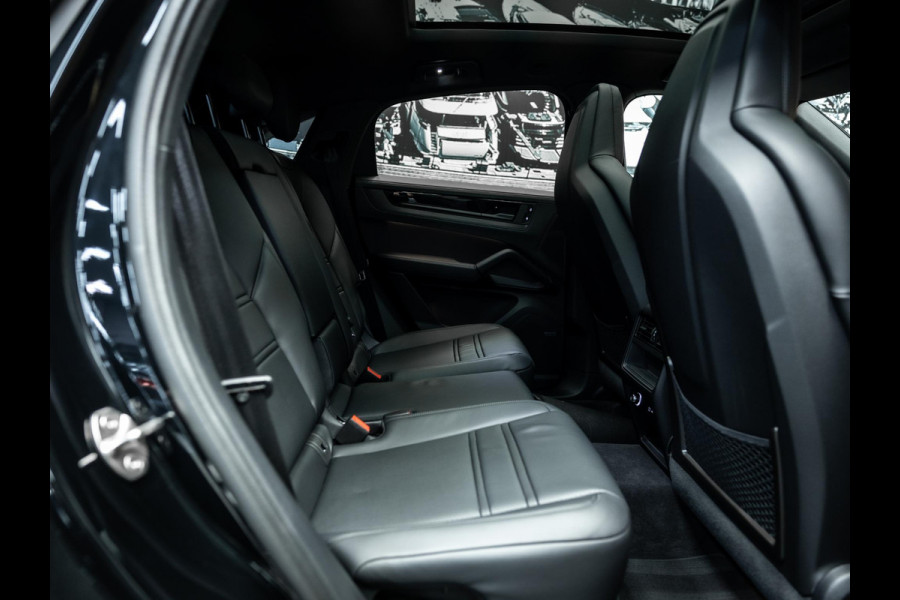 Porsche Cayenne Coupé 3.0 E-Hybrid Black Edition | Sportuitlaat | Stoelverwarming en verkoeling | Sport Chrono |