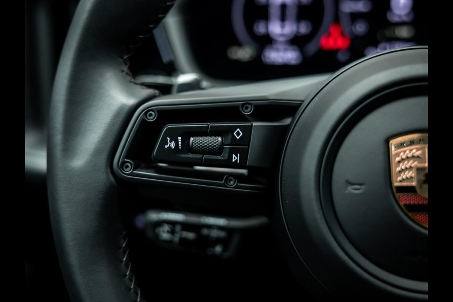 Porsche Cayenne Coupé 3.0 E-Hybrid Black Edition | Sportuitlaat | Stoelverwarming en verkoeling | Sport Chrono |