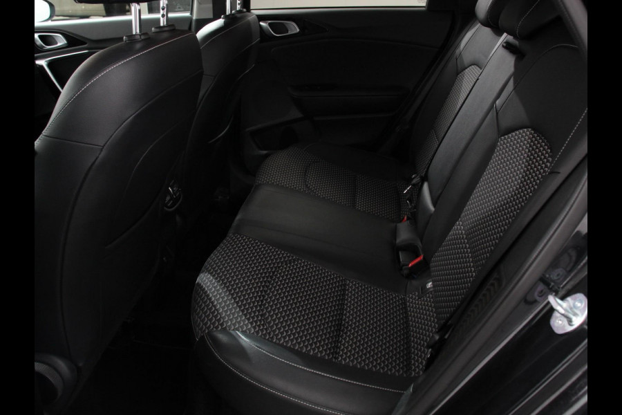 Kia Ceed Sportswagon 1.6 GDI PHEV DynamicLine Climate control | Adaptieve cruise control | Stuur verwarming | Stoel verwarming | Parkeersensoren | Achteruitrijcamera | Apple Carplay/ Android Auto