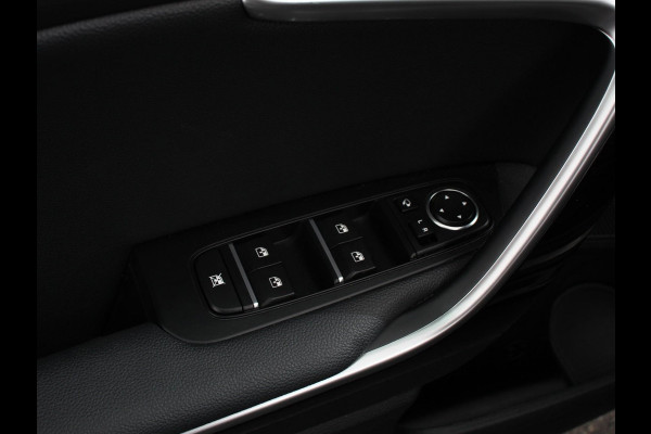 Kia Ceed Sportswagon 1.6 GDI PHEV DynamicLine Climate control | Adaptieve cruise control | Stuur verwarming | Stoel verwarming | Parkeersensoren | Achteruitrijcamera | Apple Carplay/ Android Auto