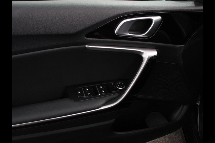 Kia Ceed Sportswagon 1.6 GDI PHEV DynamicLine Climate control | Adaptieve cruise control | Stuur verwarming | Stoel verwarming | Parkeersensoren | Achteruitrijcamera | Apple Carplay/ Android Auto