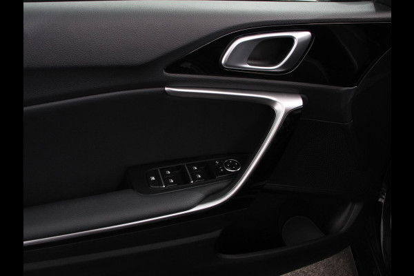 Kia Ceed Sportswagon 1.6 GDI PHEV DynamicLine Climate control | Adaptieve cruise control | Stuur verwarming | Stoel verwarming | Parkeersensoren | Achteruitrijcamera | Apple Carplay/ Android Auto